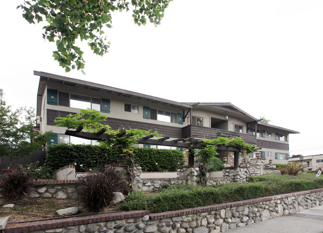 Wisteria Gardens in Sierra Madre, CA - Foto de edificio - Building Photo