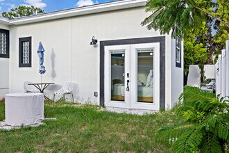 4226 5th Ave N, Unit D - Modern One Bed Oasis in St. Petersburg, FL - Building Photo - Building Photo