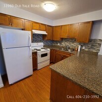 33960 Old Yale Rd in Abbotsford, BC - Building Photo