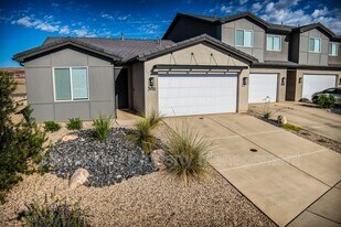 3915 Razor Dr in Washington, UT - Building Photo
