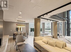 1005 Dundas St E in Oakville, ON - Building Photo