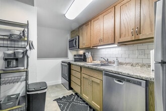 515 Donofrio Dr, Unit 6 in Madison, WI - Foto de edificio - Building Photo