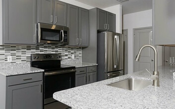 Avana Parkway in Orlando, FL - Building Photo - Building Photo