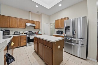 21430 Meadowhill Dr in Spring, TX - Building Photo - Building Photo