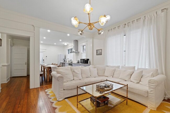 property at 211 W 40th St
