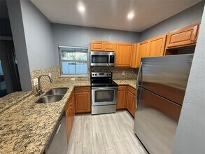 1325 Lyonshire Dr in Zephyrhills, FL - Building Photo - Building Photo