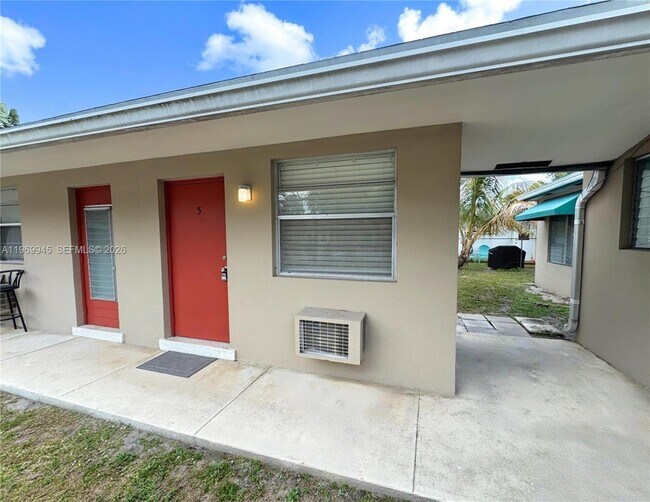 403 NW 25th St in Wilton Manors, FL - Building Photo - Building Photo