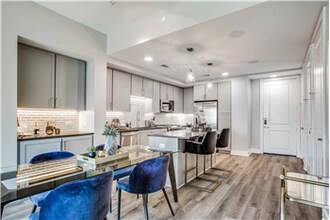 9758 Katy Fwy in Houston, TX - Building Photo - Building Photo