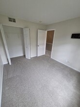 2206 Flagstone Ln in Carpentersville, IL - Building Photo - Building Photo
