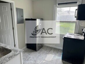 3632 Manslick Rd in Louisville, KY - Building Photo - Building Photo