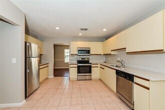 5751 Forester Lake Dr in Sarasota, FL - Building Photo - Building Photo