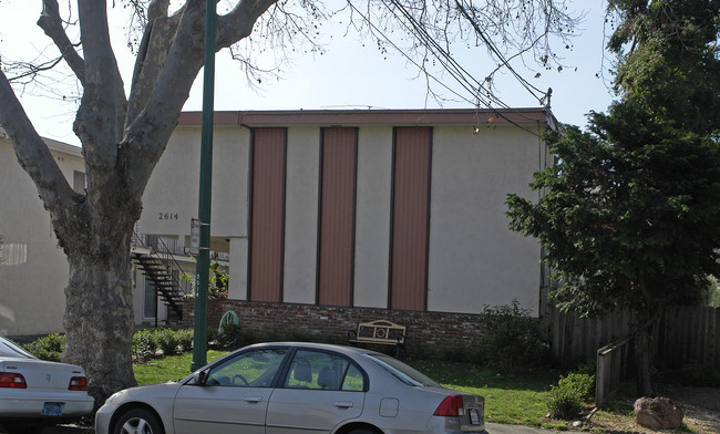 2614 Central Ave in Alameda, CA - Foto de edificio - Building Photo