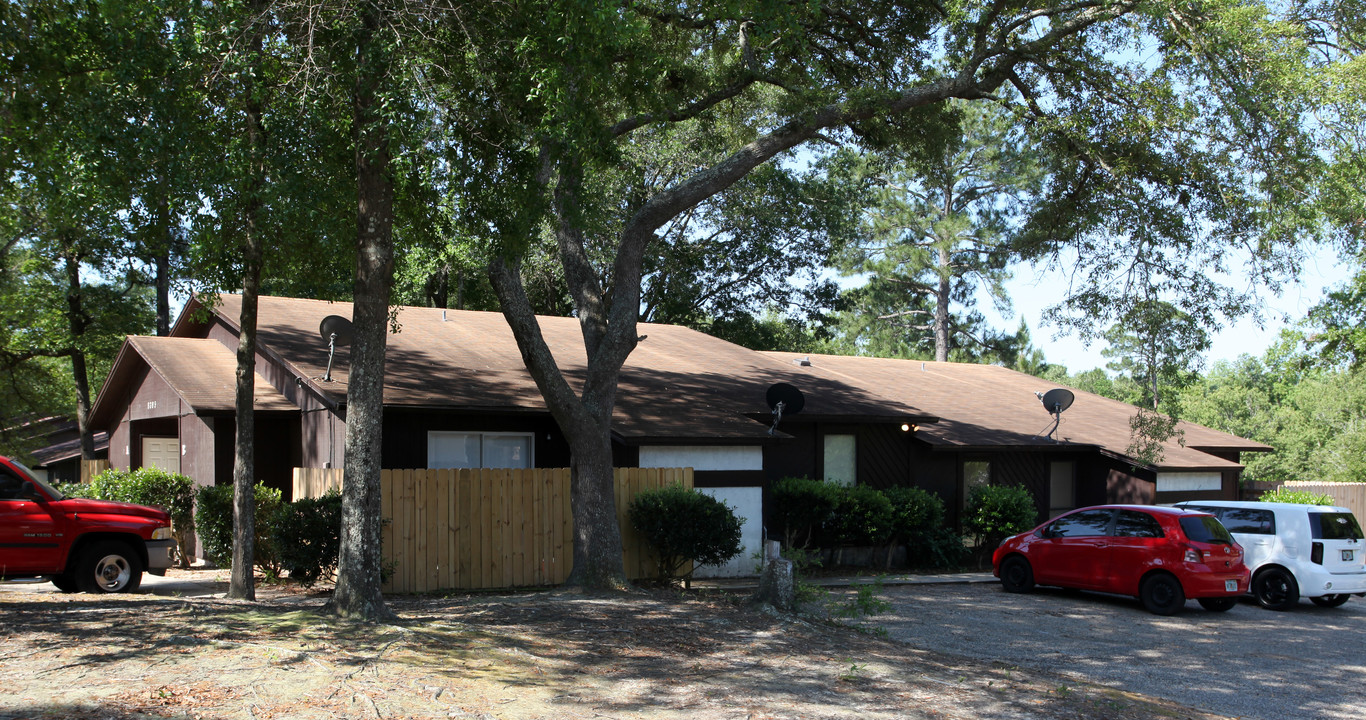 8395 Country Walk Dr in Pensacola, FL - Building Photo