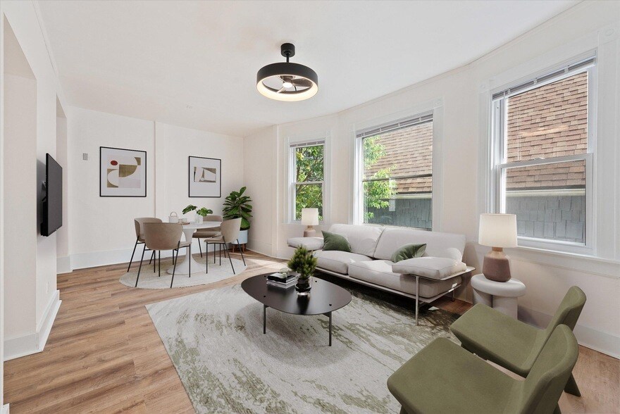 2026 E Kenilworth Pl in Milwaukee, WI - Building Photo