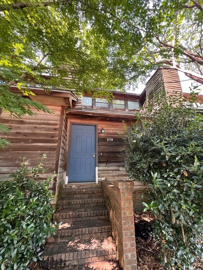 Rustic 2 Bedroom Condo in Convenient Location in Auburn, AL - Building Photo - Building Photo