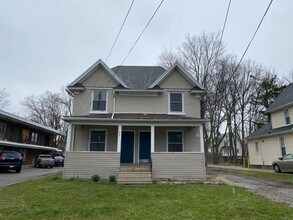 Reside 517 LLC in Lansing, MI - Building Photo - Interior Photo