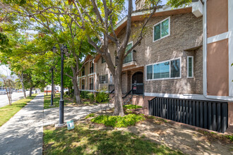 Acacia Village in Glendale, CA - Building Photo - Building Photo