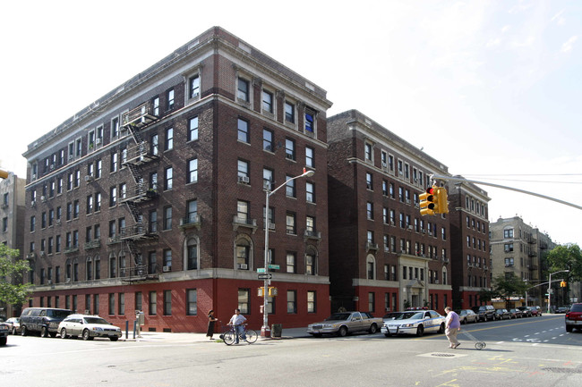 370 Fort Washington Ave in New York, NY - Building Photo - Building Photo