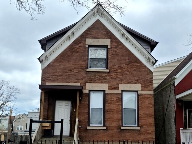 property at 915 N Monticello Ave