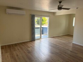 7702 Amberleaf Cir, Unit 4 in Huntington Beach, CA - Building Photo