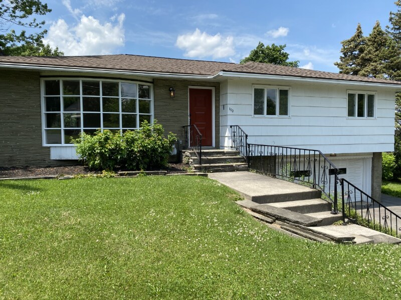 102 Chaumont Dr in Syracuse, NY - Building Photo