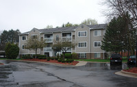 Grossbeck Pines Apartments in Lansing, MI - Building Photo - Building Photo