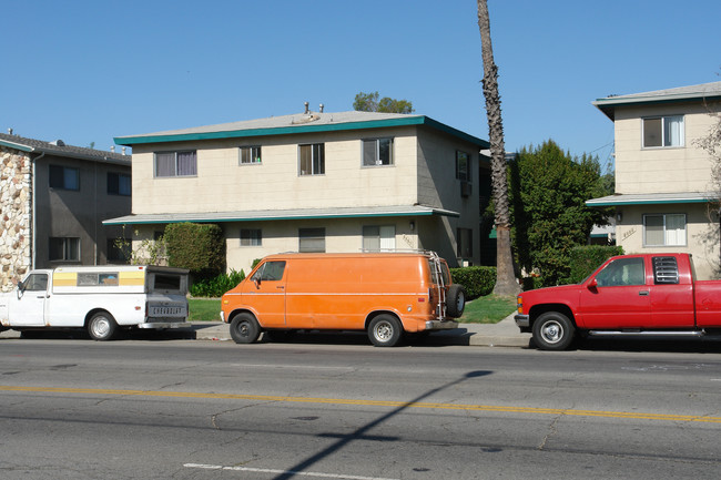 6857 Whitsett Ave in North Hollywood, CA - Building Photo - Building Photo