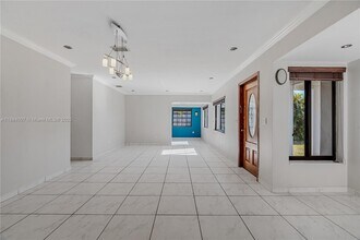 1231 W 60th Terrace in Hialeah, FL - Building Photo - Building Photo