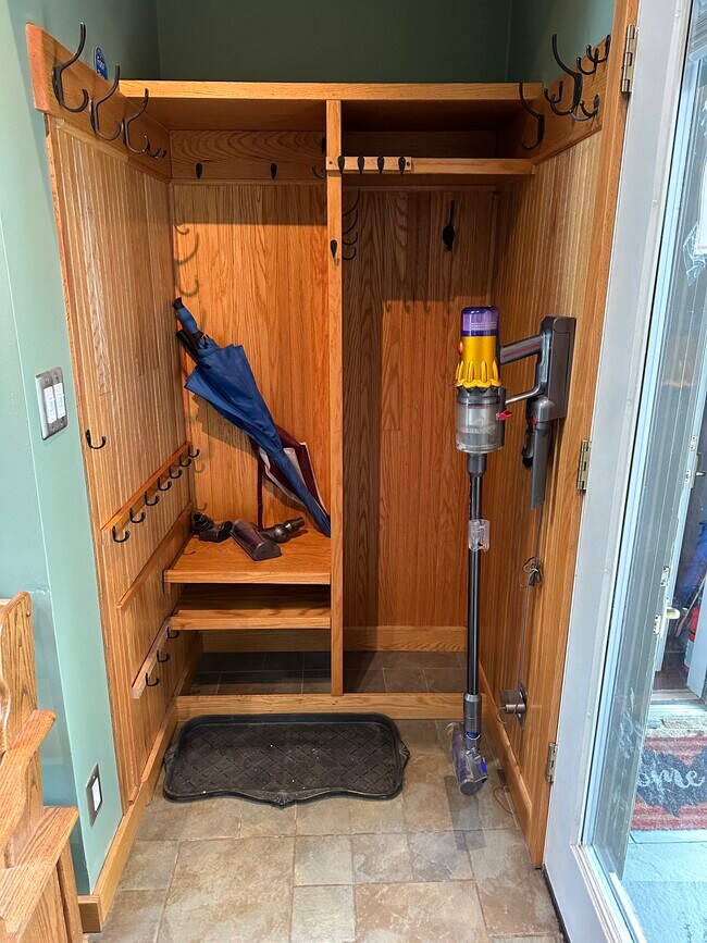 16 Gibbons Ln in New Paltz, NY - Building Photo - Building Photo