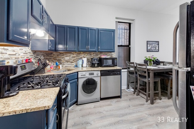property at 1337 W Huron St
