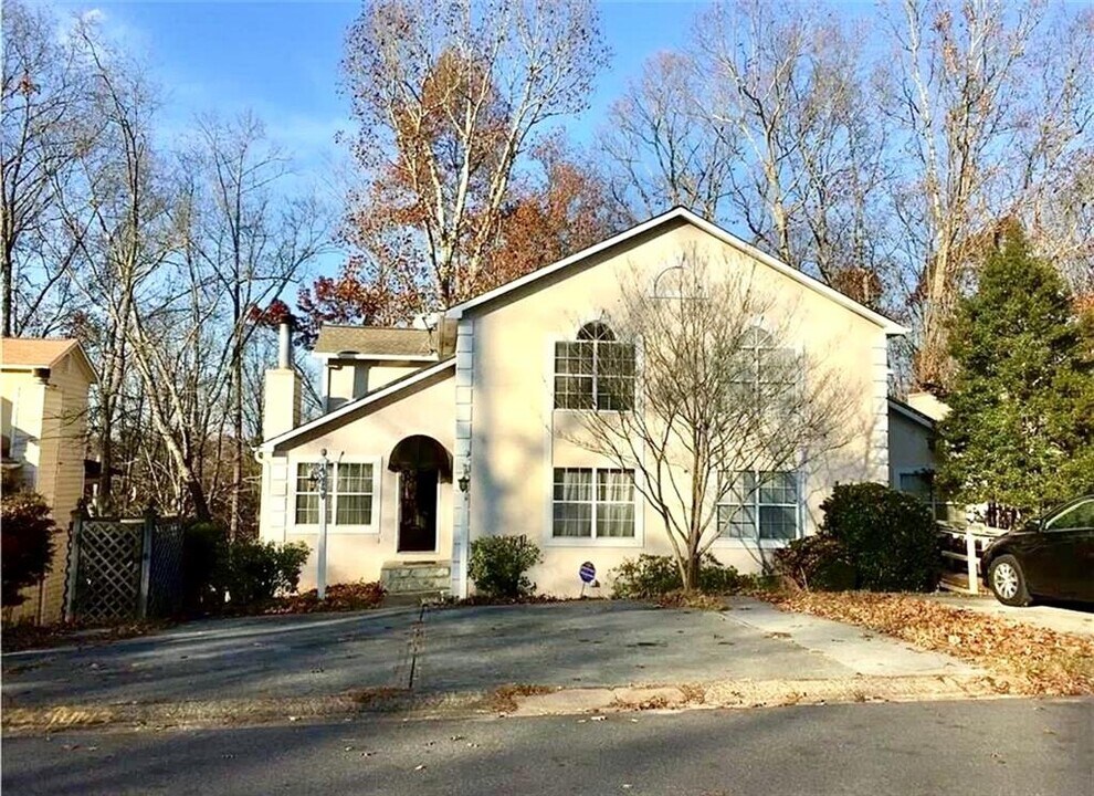 4143 Lake Mist Dr NW in Kennesaw, GA - Building Photo