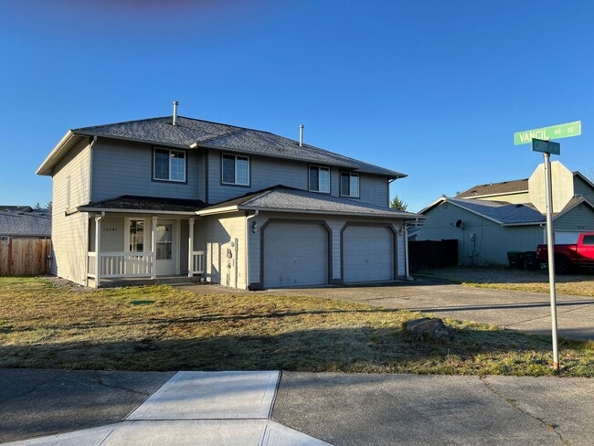 16241-16243 Curry Ct SE in Yelm, WA - Building Photo - Building Photo