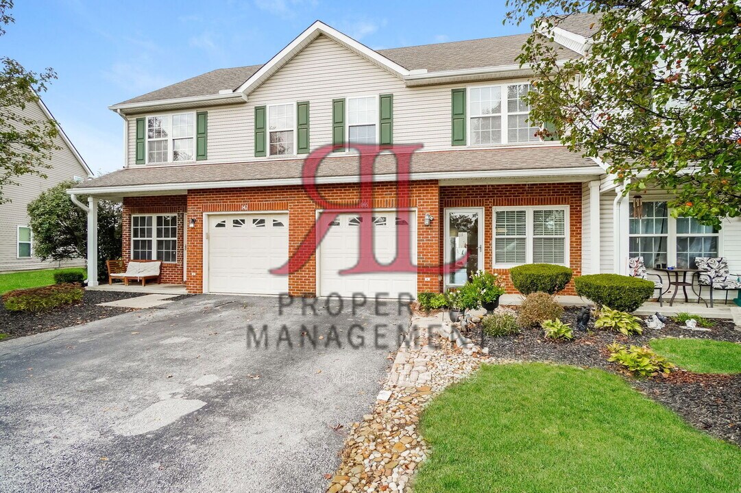 146 Portrait Cir in Pickerington, OH - Building Photo