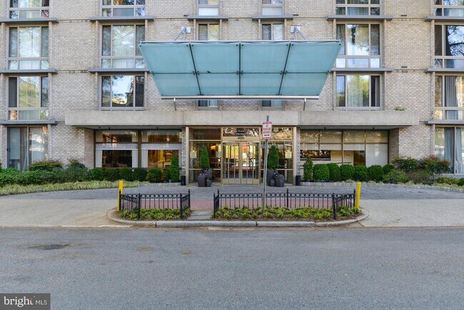 property at 950 25th St NW