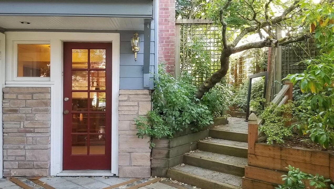 7721 17th Ave NE in Seattle, WA - Building Photo