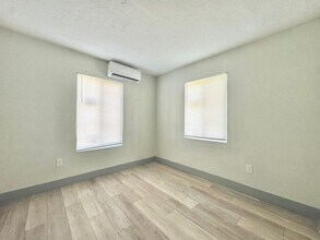 884 NW 14th St in Florida City, FL - Building Photo - Building Photo