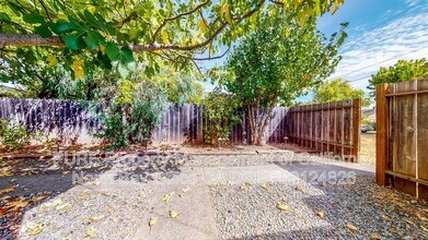 865 Lorna Dr in Glen Ellen, CA - Building Photo - Building Photo