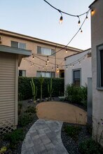 950 North Hayworth Avenue, Unit A in West Hollywood, CA - Foto de edificio - Building Photo