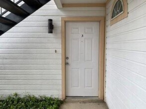 1205 International Blvd, Unit 3 in Laredo, TX - Building Photo - Building Photo