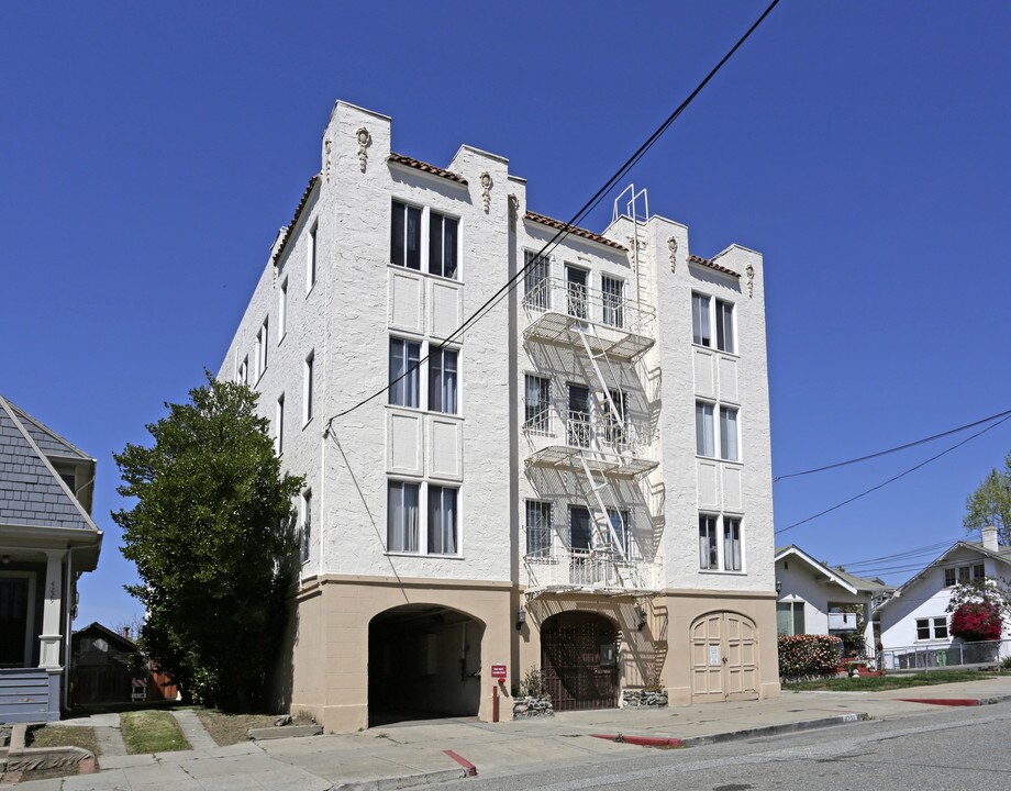 4231 Montgomery St in Oakland, CA - Foto de edificio