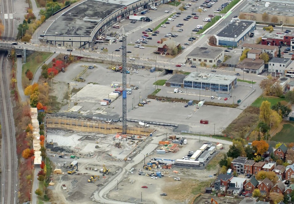 Gladstone Village Phase I in Ottawa, ON - Building Photo