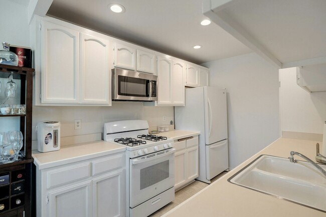 20561 S Vermont Ave in Torrance, CA - Building Photo - Building Photo