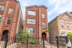 844 N Wood St, Unit G in Chicago, IL - Building Photo