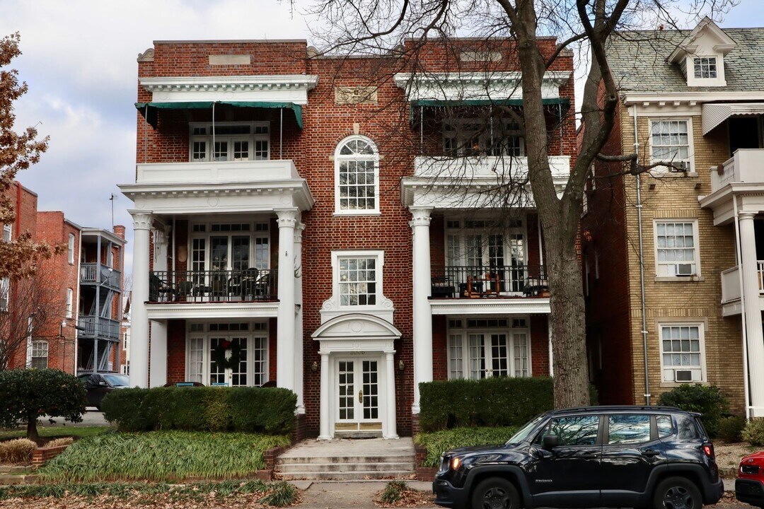 3006 Monument Ave in Richmond, VA - Building Photo