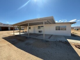 13971 Fairview Valley Rd in Apple Valley, CA - Building Photo