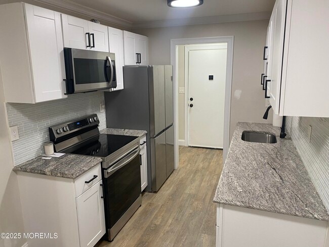 160 Cross Slope Ct in Englishtown, NJ - Building Photo - Building Photo