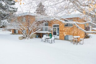 4411 Namaka Cres NW in Calgary, AB - Building Photo
