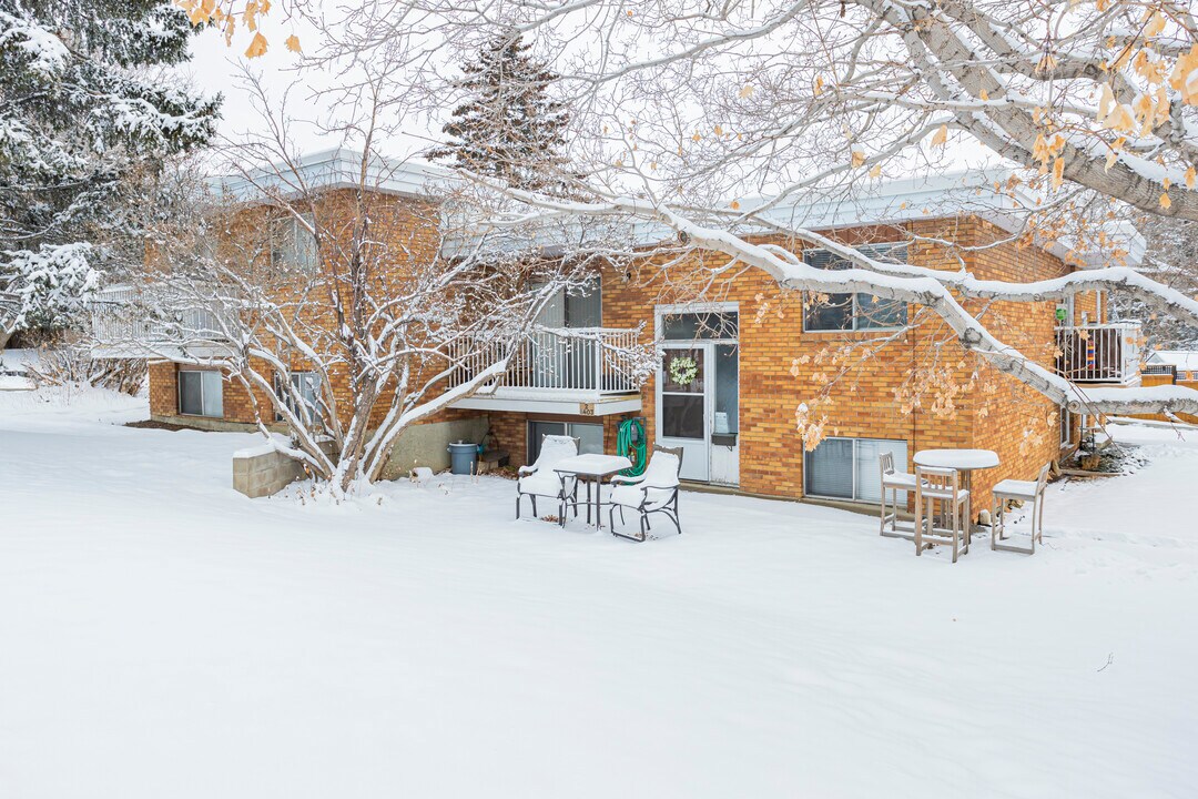 4411 Namaka Cres NW in Calgary, AB - Building Photo
