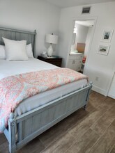 16881 Davis Rd in Ft. Myers, FL - Building Photo - Building Photo