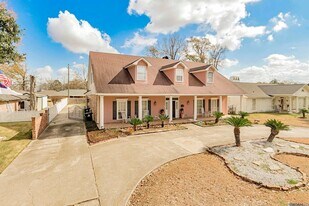 1022 Wooddale Blvd in Baton Rouge, LA - Building Photo